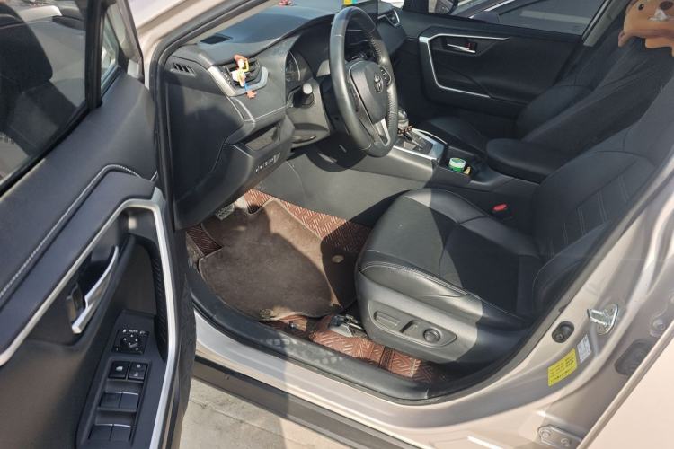 Used Toyota Wildlander 2022 Dual-Engine 2.5L E-CVT Two-Wheel Drive Luxury Edition Driver Seat