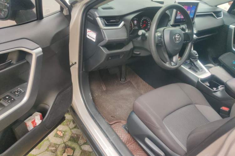 Used Toyota Wildlander 2022 Updated Version 2.0L CVT Two-Wheel Drive Leading Edition Driver Seat