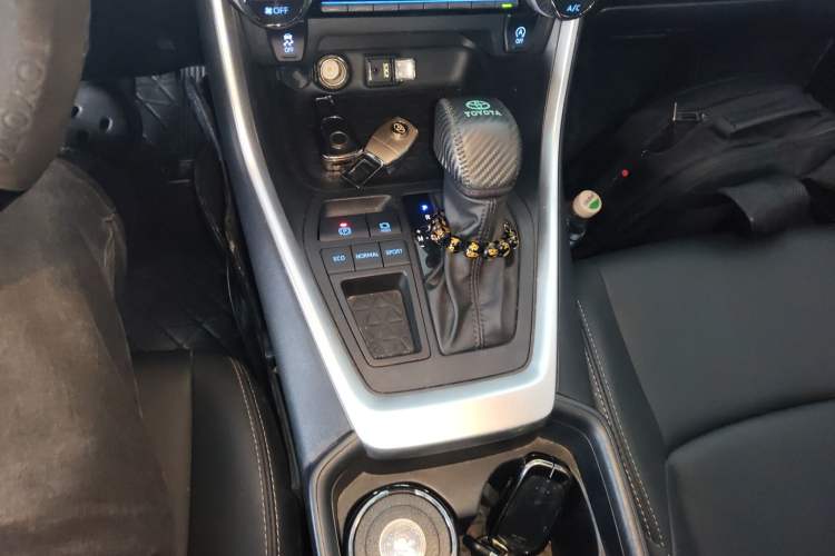 Used Toyota Wildlander 2022 2.0L CVT Two-Wheel Drive Luxury PLUS Edition Gear Lever