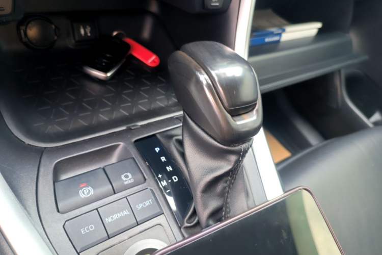 Used Toyota Wildlander 2022 2.0L CVT Two-Wheel Drive Luxury PLUS Edition Gear Lever