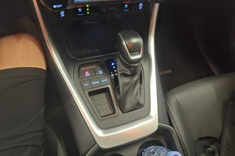 Used Toyota Wildlander 2022 2.0L CVT Two-Wheel Drive Prestige Edition Gear Lever