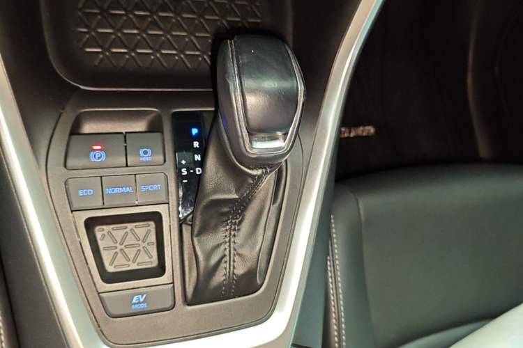 Used Toyota Wildlander 2022 Dual-Engine 2.5L E-CVT Two-Wheel Drive Luxury PLUS Edition Gear Lever