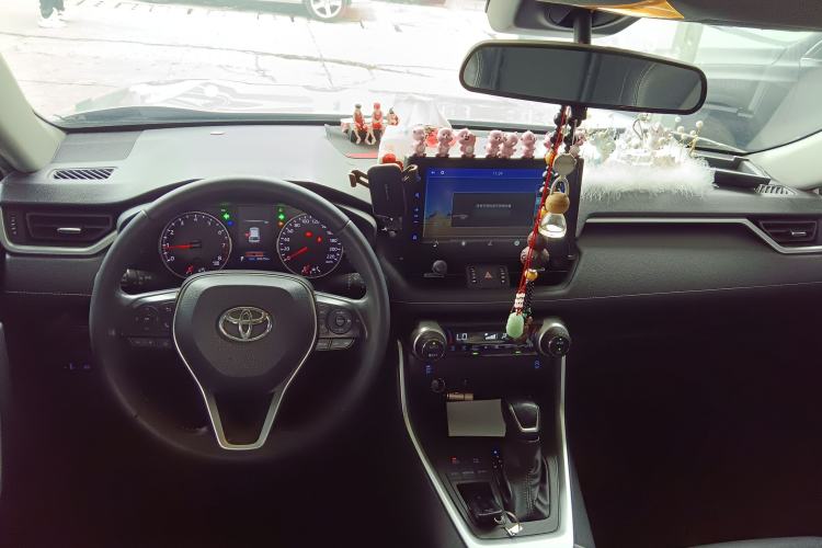 Used Toyota Wildlander 2022 2.0L CVT Two-Wheel Drive Luxury PLUS Edition Interior 2