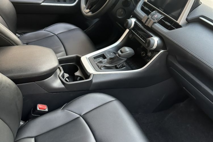 Used Toyota Wildlander 2022 Updated Version 2.0L CVT Two-Wheel Drive Leading Edition Interior 4