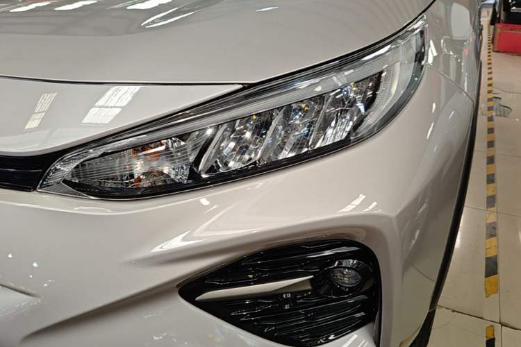 Used Toyota Wildlander 2022 Dual-Engine 2.5L E-CVT Two-Wheel Drive Luxury PLUS Edition Left Front Headlight