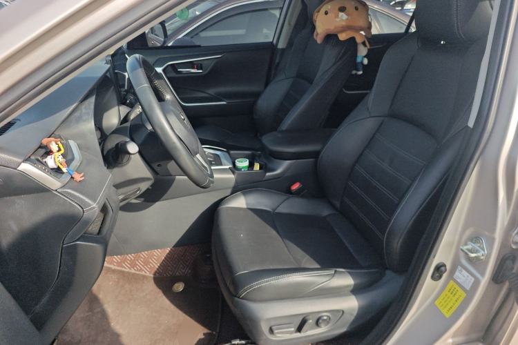 Used Toyota Wildlander 2022 Dual-Engine 2.5L E-CVT Two-Wheel Drive Luxury Edition Left Front Seat