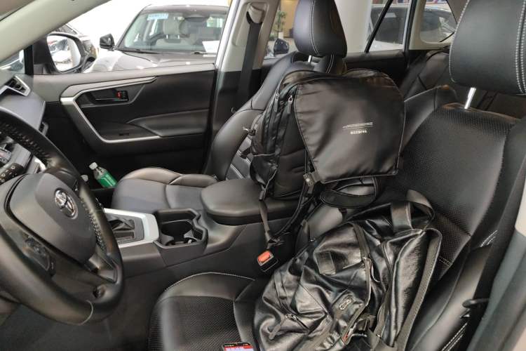Used Toyota Wildlander 2022 2.0L CVT Two-Wheel Drive Leading Edition Left Front Seat