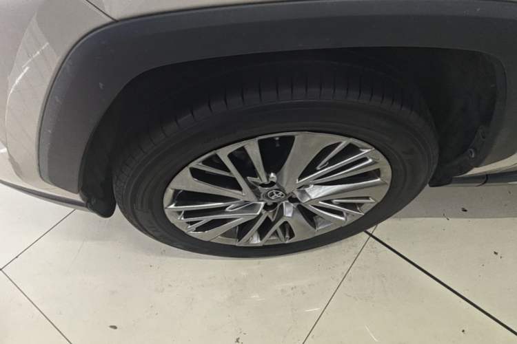 Used Toyota Wildlander 2022 2.0L CVT Two-Wheel Drive Prestige Edition Left Front Wheel Hub