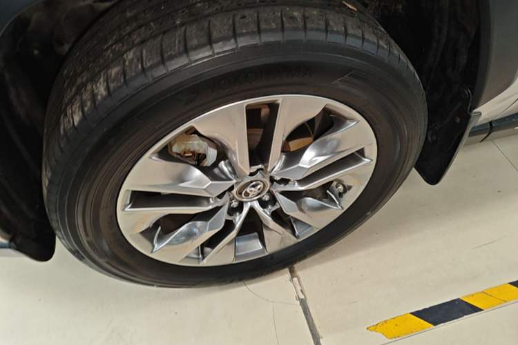 Used Toyota Wildlander 2022 Dual-Engine 2.5L E-CVT Two-Wheel Drive Luxury PLUS Edition Left Front Wheel Hub