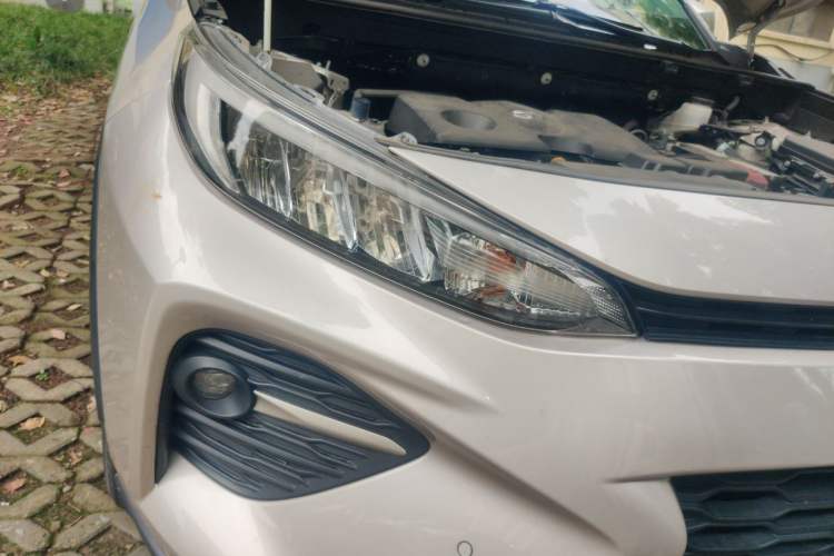Used Toyota Wildlander 2022 Updated Version 2.0L CVT Two-Wheel Drive Leading Edition Right Front Headlight