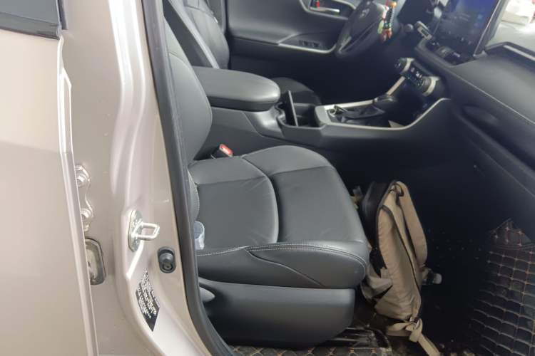 Used Toyota Wildlander 2022 2.0L CVT Two-Wheel Drive Luxury PLUS Edition Right Front Seat