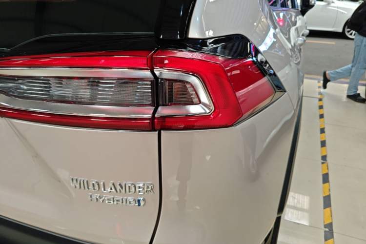 Used Toyota Wildlander 2022 Dual-Engine 2.5L E-CVT Two-Wheel Drive Luxury PLUS Edition Right Rear Taillight