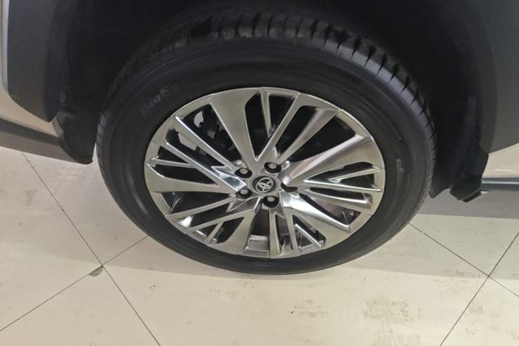 Used Toyota Wildlander 2022 2.0L CVT Two-Wheel Drive Prestige Edition Right Rear Wheel Hub