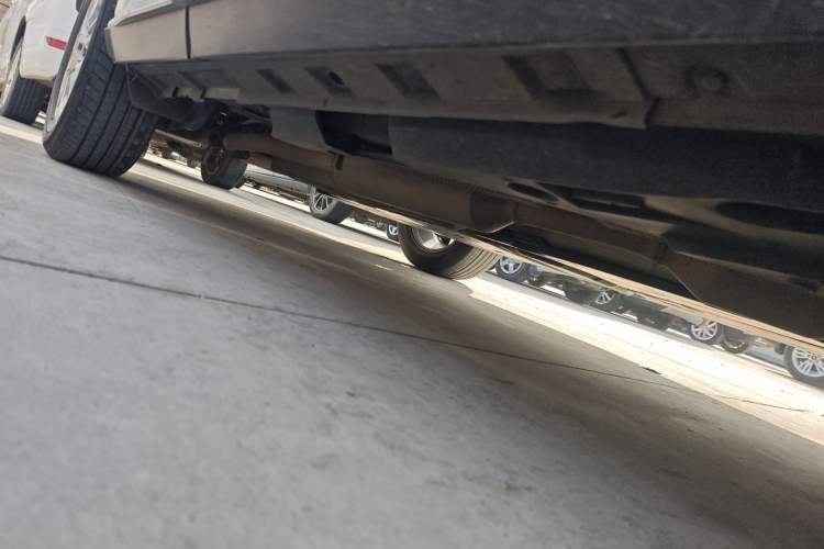 Used Toyota Wildlander 2022 Dual-Engine 2.5L E-CVT Two-Wheel Drive Luxury Edition Right Side Sill