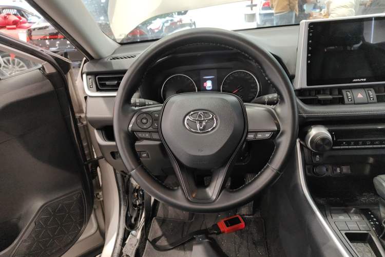 Used Toyota Wildlander 2022 2.0L CVT Two-Wheel Drive Leading Edition Steering Wheel
