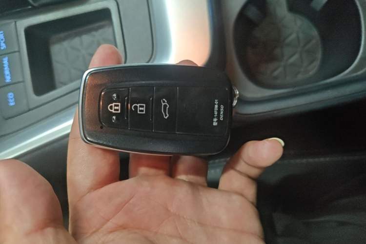 Used Toyota Wildlander 2022 2.0L CVT Two-Wheel Drive Prestige Edition Vehicle Key