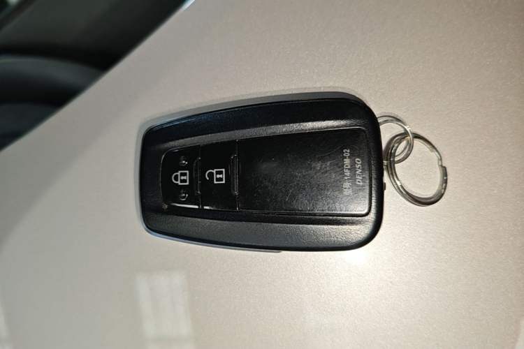 Used Toyota Wildlander 2022 Dual-Engine 2.5L E-CVT Two-Wheel Drive Luxury PLUS Edition Vehicle Key