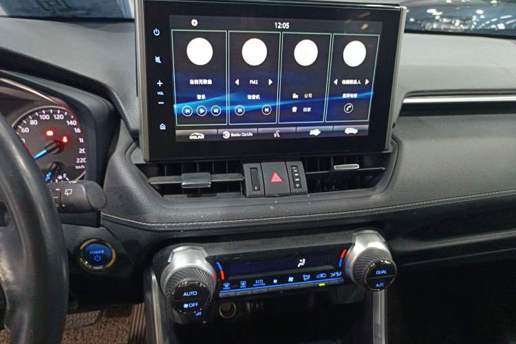 Used Toyota Wildlander 2022 Dual-Motor 2.5L E-CVT 4x4 Luxury PLUS Edition Audio And AC Panel