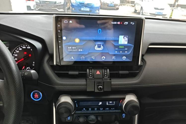Used Toyota Wildlander 2022 2.0L CVT Two-Wheel Drive Leading Edition Audio And AC Panel