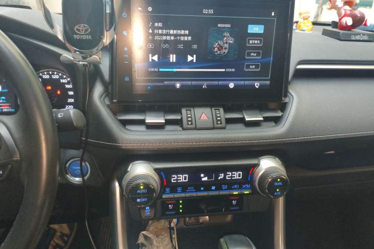 Used Toyota Wildlander 2022 Dual-Engine 2.5L E-CVT Two-Wheel Drive Prestige Edition Audio And AC Panel