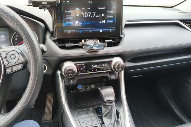 Used Toyota Wildlander 2022 2.0L CVT 4x4 Luxury PLUS Edition Audio And AC Panel
