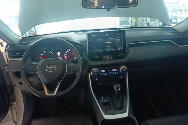 Used Toyota Wildlander 2022 2.0L CVT Two-Wheel Drive Luxury PLUS Edition Center Console