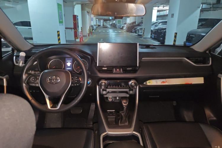 Used Toyota Wildlander 2022 2.0L CVT Two-Wheel Drive Luxury PLUS Edition Center Console