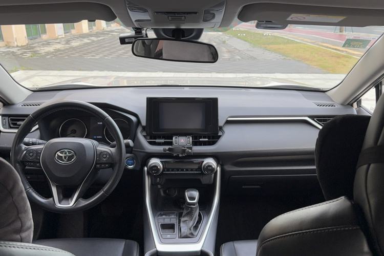 Used Toyota Wildlander 2022 Dual-Engine 2.5L E-CVT Two-Wheel Drive Urban Edition Center Console
