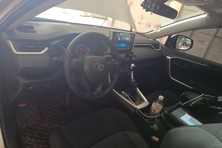 Used Toyota Wildlander 2022 Updated Version 2.0L CVT Two-Wheel Drive Leading Edition Center Console