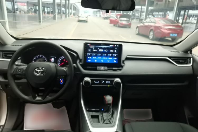 Used Toyota Wildlander 2022 Updated Version 2.0L CVT Two-Wheel Drive Leading Edition Center Console