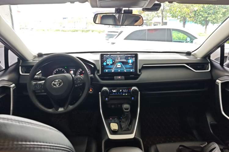 Used Toyota Wildlander 2022 Updated Version 2.0L CVT Two-Wheel Drive Leading Edition Center Console