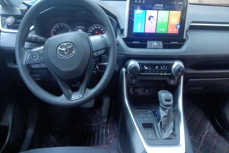 Used Toyota Wildlander 2022 Updated Version 2.0L CVT Two-Wheel Drive Leading Edition Center Console