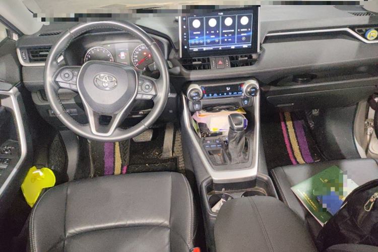 Used Toyota Wildlander 2022 2.0L CVT Two-Wheel Drive Luxury PLUS Edition Center Console
