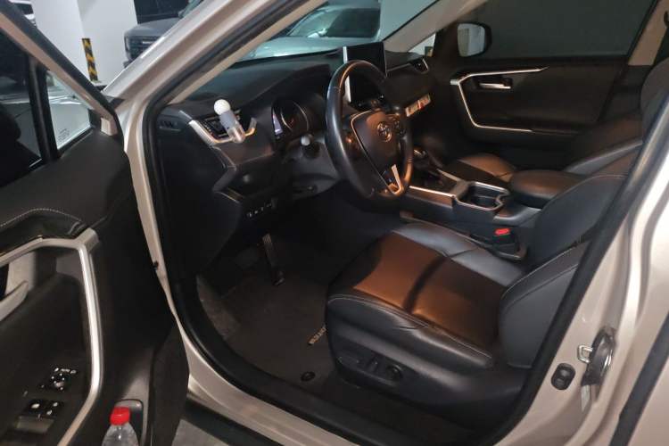 Used Toyota Wildlander 2022 2.0L CVT Two-Wheel Drive Luxury PLUS Edition Driver Seat