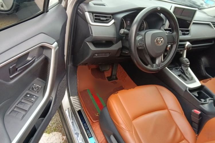 Used Toyota Wildlander 2022 Updated Version 2.0L CVT Two-Wheel Drive Leading Edition Driver Seat