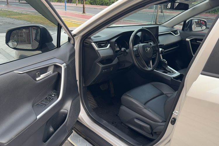 Used Toyota Wildlander 2022 Dual-Engine 2.5L E-CVT Two-Wheel Drive Urban Edition Driver Seat
