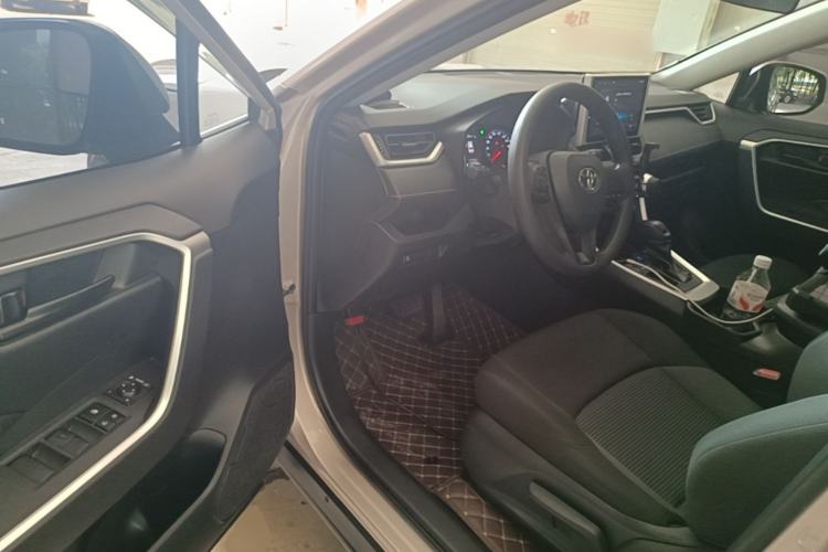 Used Toyota Wildlander 2022 Updated Version 2.0L CVT Two-Wheel Drive Leading Edition Driver Seat
