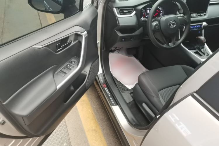 Used Toyota Wildlander 2022 Updated Version 2.0L CVT Two-Wheel Drive Leading Edition Driver Seat