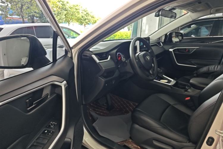 Used Toyota Wildlander 2022 Updated Version 2.0L CVT Two-Wheel Drive Leading Edition Driver Seat