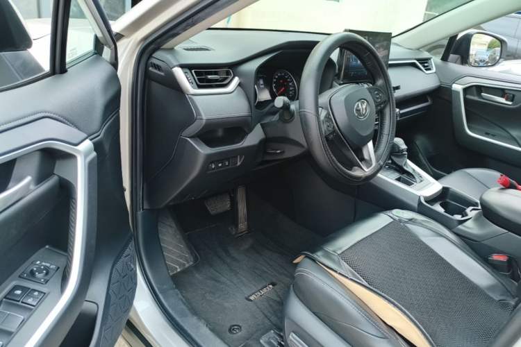 Used Toyota Wildlander 2022 2.0L CVT 4x4 Luxury PLUS Edition Driver Seat