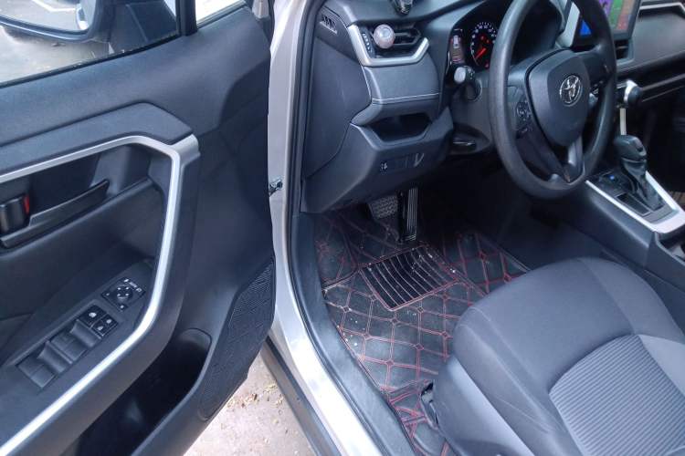 Used Toyota Wildlander 2022 Updated Version 2.0L CVT Two-Wheel Drive Leading Edition Driver Seat