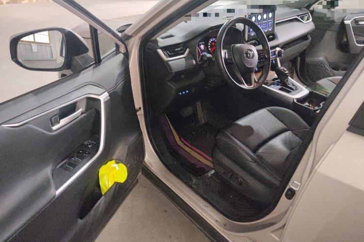 Used Toyota Wildlander 2022 2.0L CVT Two-Wheel Drive Luxury PLUS Edition Driver Seat
