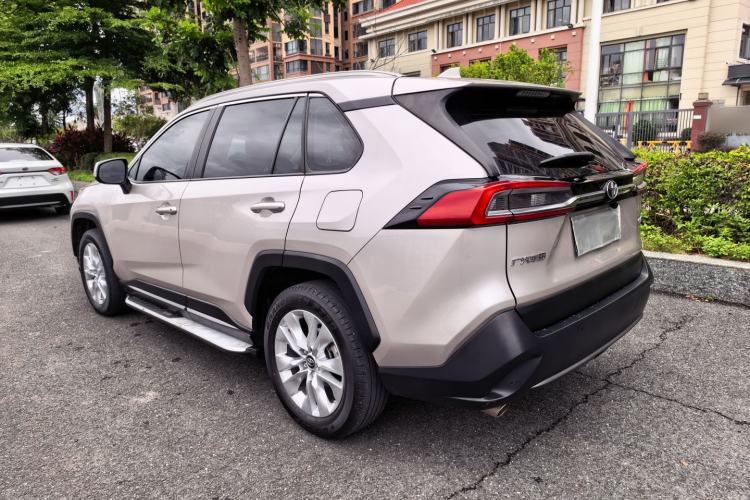 Used Toyota Wildlander 2022 Updated Version 2.0L CVT Two-Wheel Drive Leading Edition Exterior 1