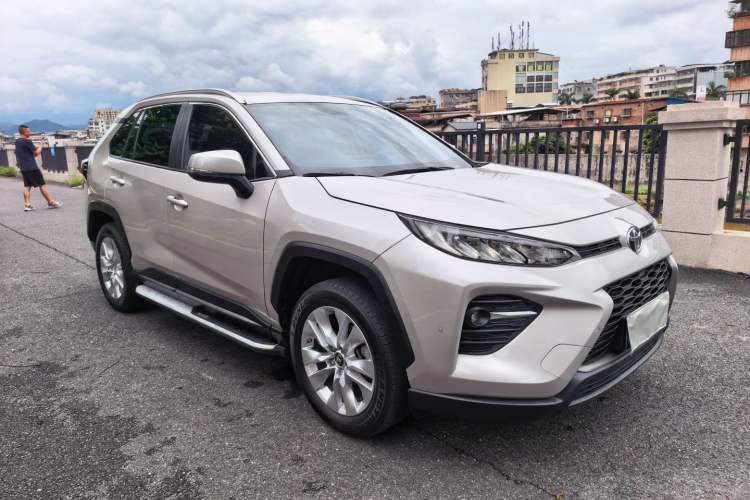 Used Toyota Wildlander 2022 Updated Version 2.0L CVT Two-Wheel Drive Leading Edition Exterior 3