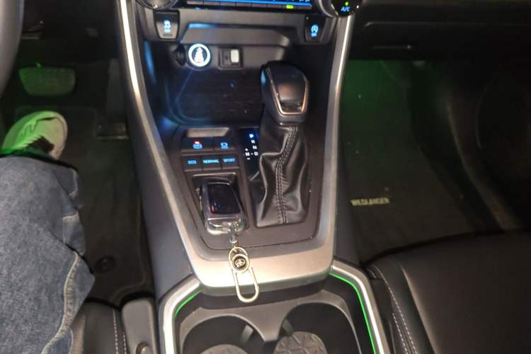Used Toyota Wildlander 2022 2.0L CVT Two-Wheel Drive Luxury PLUS Edition Gear Lever