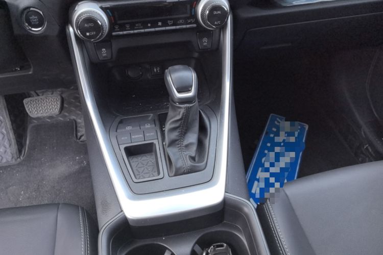 Used Toyota Wildlander 2022 2.0L CVT Two-Wheel Drive Luxury PLUS Edition Gear Lever