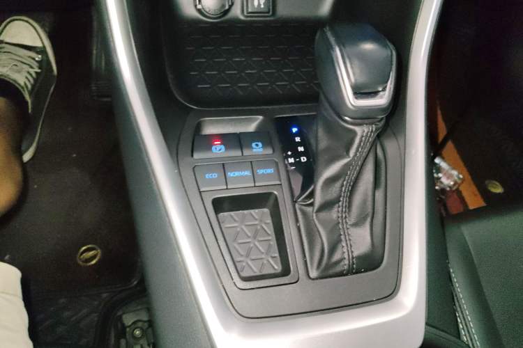 Used Toyota Wildlander 2022 2.0L CVT Two-Wheel Drive Luxury PLUS Edition Gear Lever