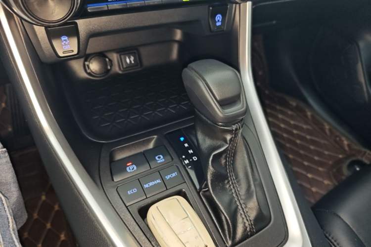 Used Toyota Wildlander 2022 Updated Version 2.0L CVT Two-Wheel Drive Leading Edition Gear Lever