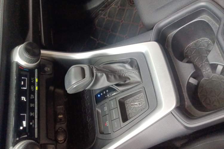 Used Toyota Wildlander 2022 Updated Version 2.0L CVT Two-Wheel Drive Leading Edition Gear Lever