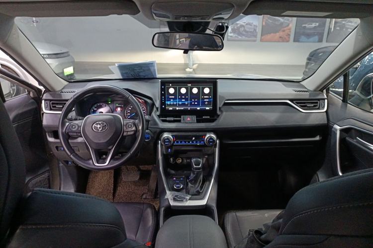 Used Toyota Wildlander 2022 Dual-Motor 2.5L E-CVT 4x4 Luxury PLUS Edition Interior 2